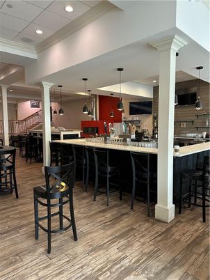 Interior, Pendant Lights, Recessed Lighting, Wood Texture Flooring