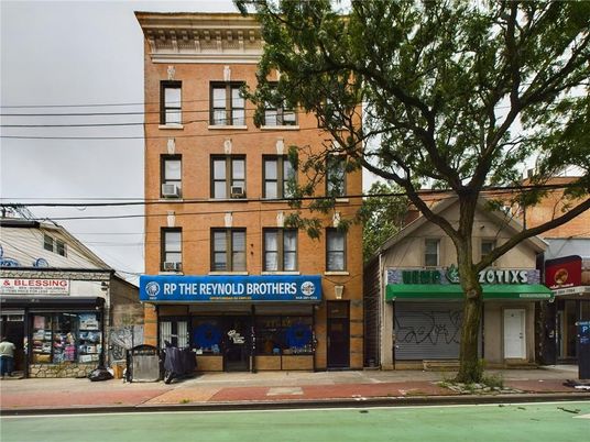 Exterior, Facade, Brick Facade, Rowhouse