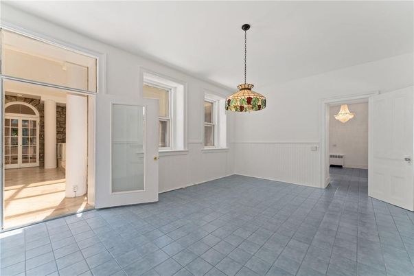 Empty room, Interior, Pendant Lights