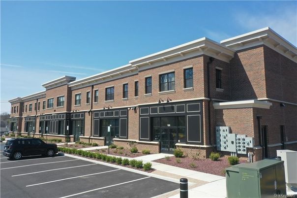Exterior, Facade, Brick Facade, Rowhouse
