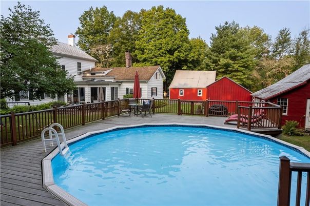 Exterior, Pool