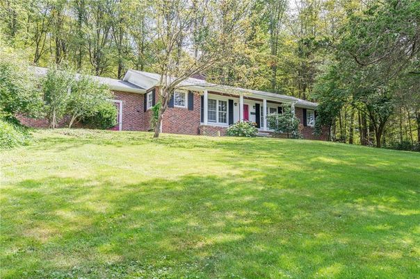 Backyard, Exterior, Facade, Brick Facade, Ranch