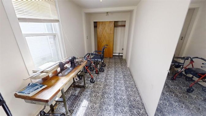 Home Office, Interior