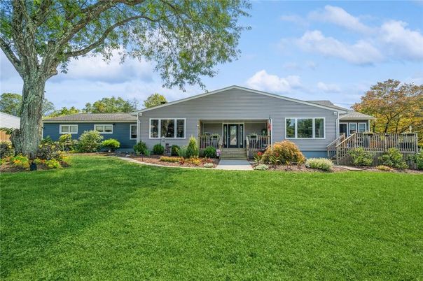 Backyard, Exterior, Facade, Ranch