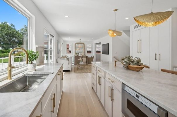 Chandelier, Dining room, Interior, Kitchen, Living room, Pendant Lights, Recessed Lighting, Stainless Steel Appliances, Wood Texture Flooring