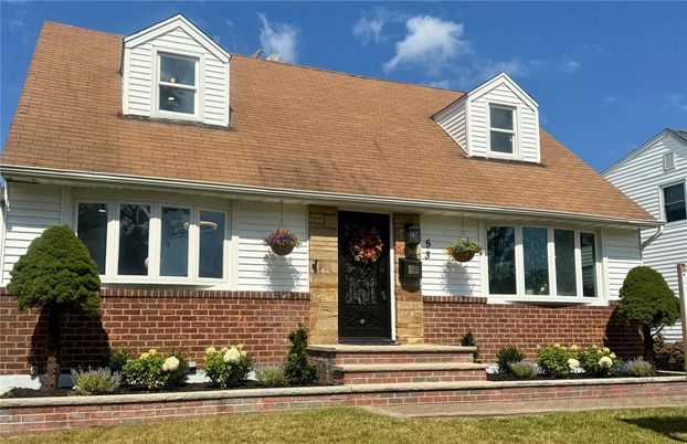 Exterior, Facade, Cape Cod