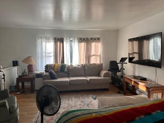 Fitness Equipment, Interior, Living room, Wood Texture Flooring