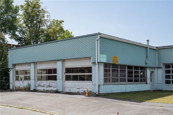 Exterior, Facade, Highrise