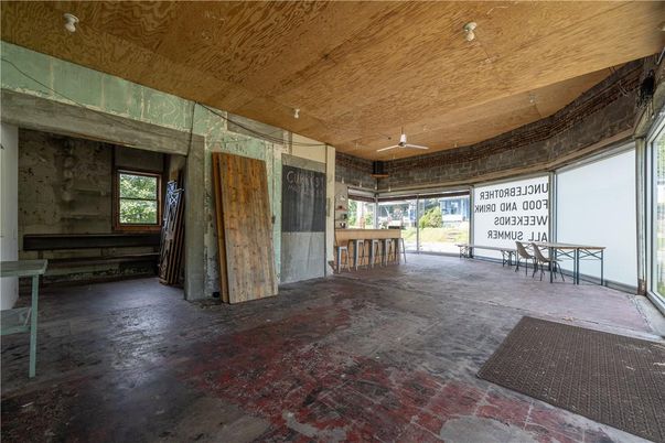 Empty room, Interior, Wooden Ceilings