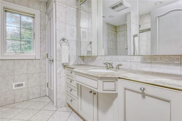 Bathroom, Interior, Recessed Lighting
