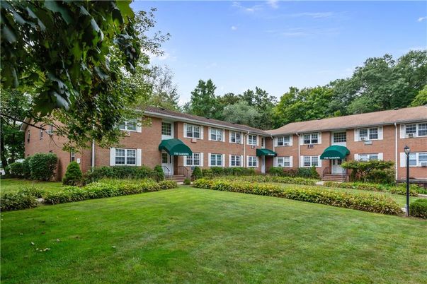 Backyard, Exterior, Facade, Brick Facade, Georgian