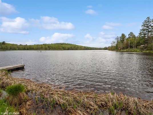 Exterior, Lake