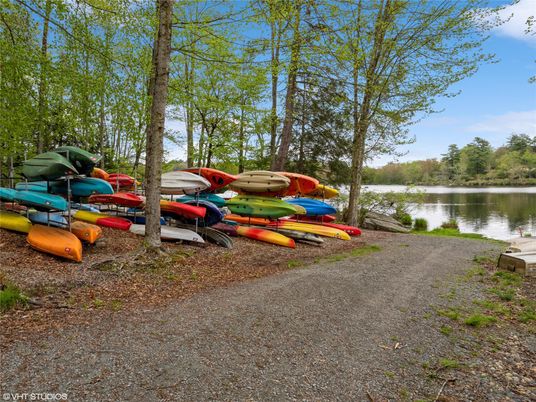 Exterior, Lake
