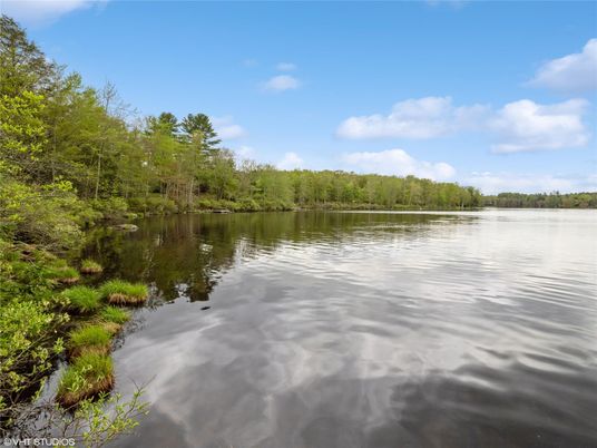 Exterior, Lake