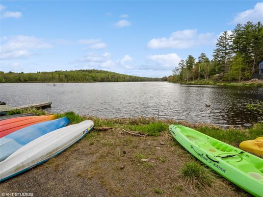 Exterior, Lake