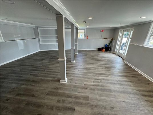 Interior, Recessed Lighting, Wood Texture Flooring