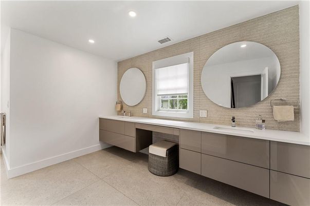 Bathroom, Dual Sink Vanities, Interior, Recessed Lighting