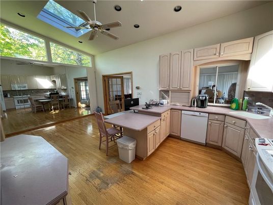 Dining room, Interior, Kitchen, Recessed Lighting, Wood Texture Flooring