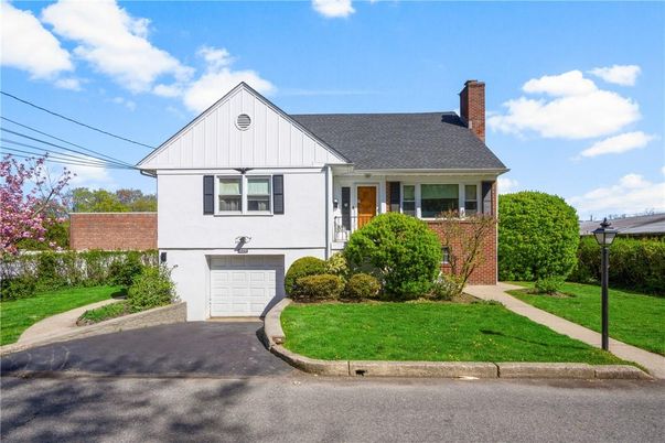 Attached, Exterior, Facade, Cape Cod