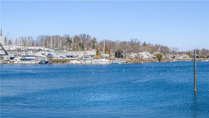Exterior, Lake