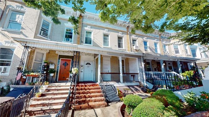 Exterior, Facade, Brick Facade, Rowhouse