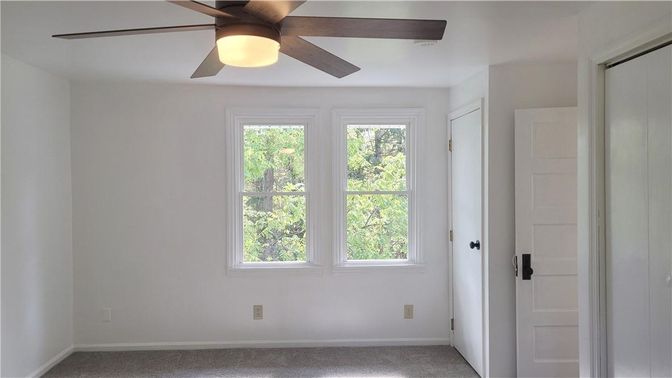 Empty room, Interior