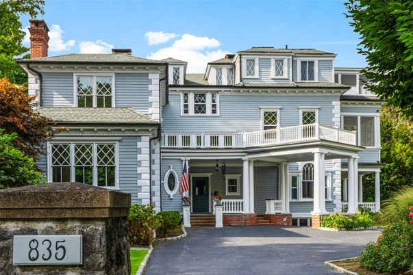Exterior, Facade, American Foursquare