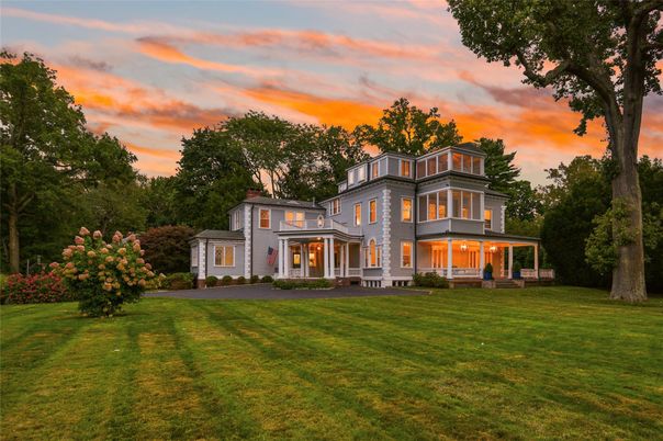 Backyard, Exterior, Facade, Queen Anne Victorian