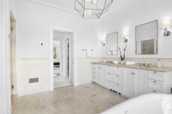 Bathroom, Dual Sink Vanities, Interior