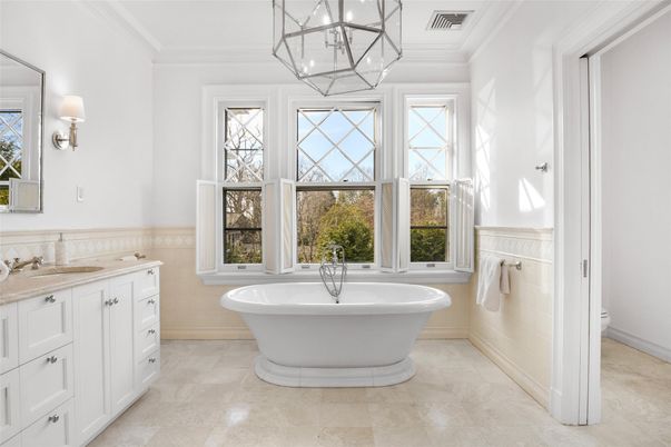 Bathroom, Free Standing Baths, Interior, Pendant Lights