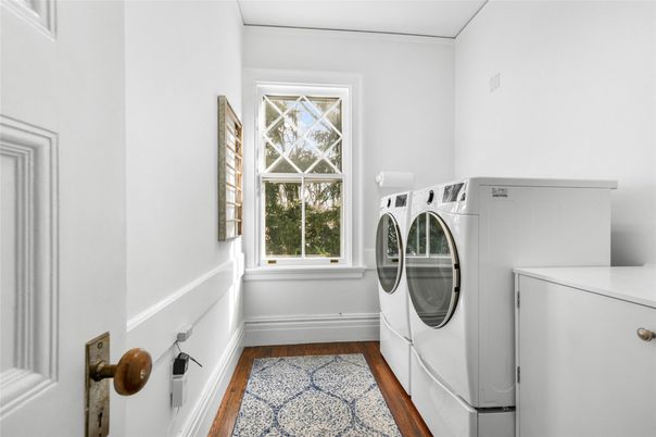 Interior, Washer, Wood Texture Flooring