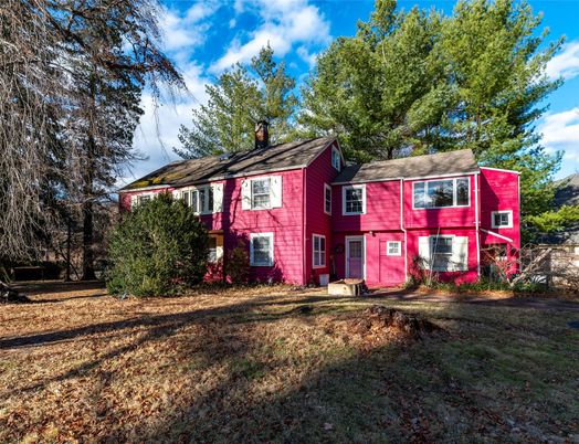 Exterior, Facade, Raised Ranch
