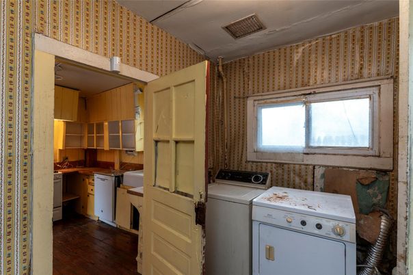 Interior, Washer, Wood Texture Flooring