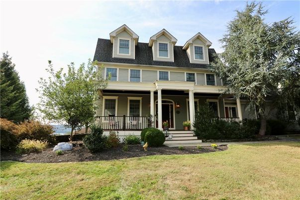 Exterior, Facade, Queen Anne Victorian