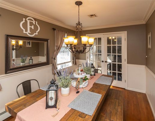 Chandelier, Dining room, Interior, Wood Texture Flooring