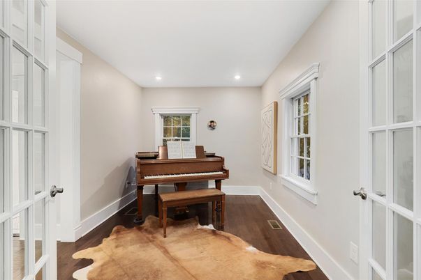 Interior, Piano, Recessed Lighting, Wood Texture Flooring