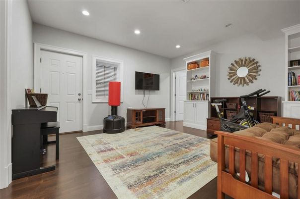 Interior, Piano, Recessed Lighting, Wood Texture Flooring
