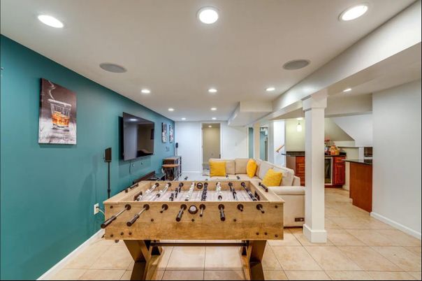 Game Room, Interior, Recessed Lighting