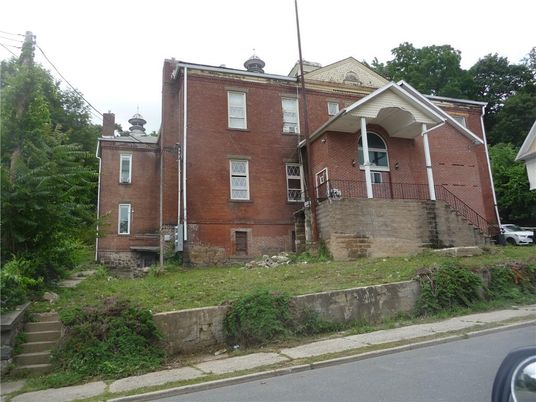 Exterior, Facade, Brick Facade, Rowhouse