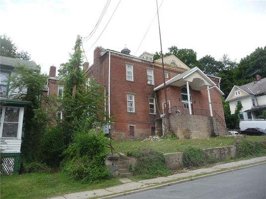 Exterior, Facade, Brick Facade, American Foursquare