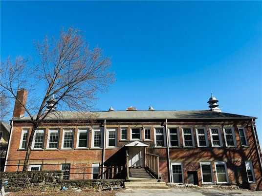 Exterior, Facade, Brick Facade, Georgian