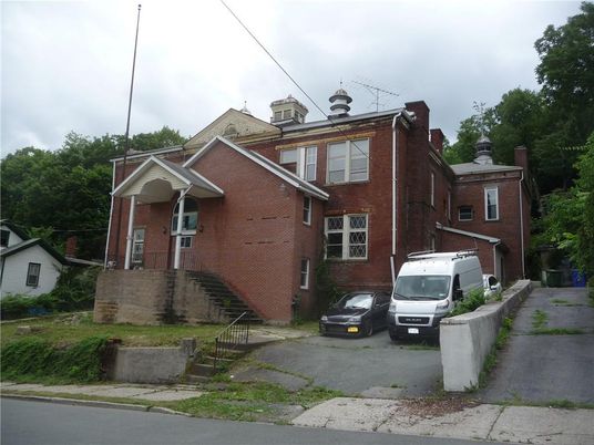 Exterior, Facade, Brick Facade, Rowhouse