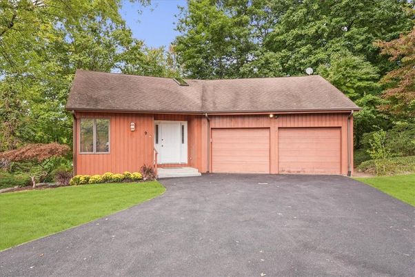 Attached, Exterior, Facade, Cape Cod