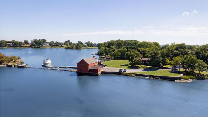 Exterior, Lake
