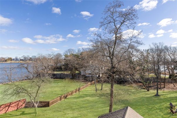 Exterior, Lake