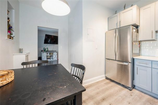 Dining room, Interior, Kitchen, Stainless Steel Appliances, Wood Texture Flooring