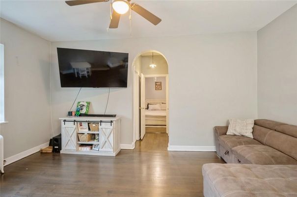 Interior, Pendant Lights, Wood Texture Flooring