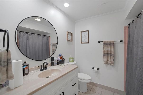Bathroom, Interior, Recessed Lighting