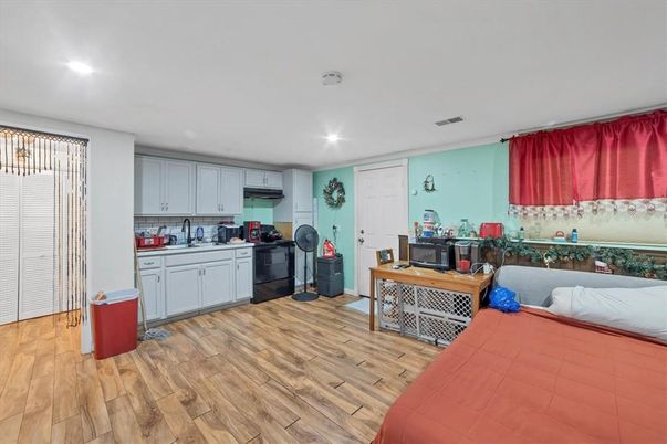 Interior, Kitchen, Recessed Lighting, Wood Texture Flooring