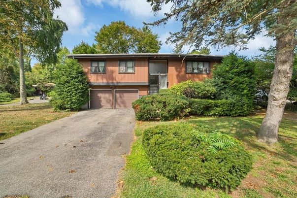 Attached, Exterior, Facade, Raised Ranch